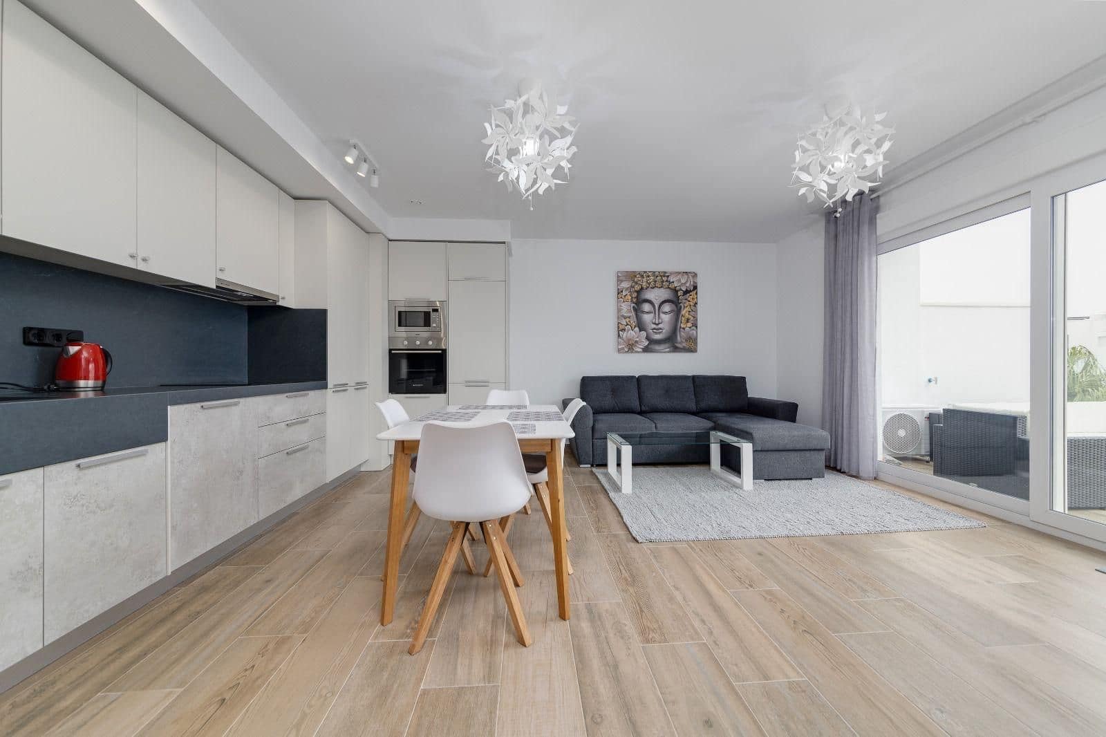 2 soverom Leilighet til leie i Torrevieja med svømmebasseng garasje - € 1 500 (Ref: 9378706)