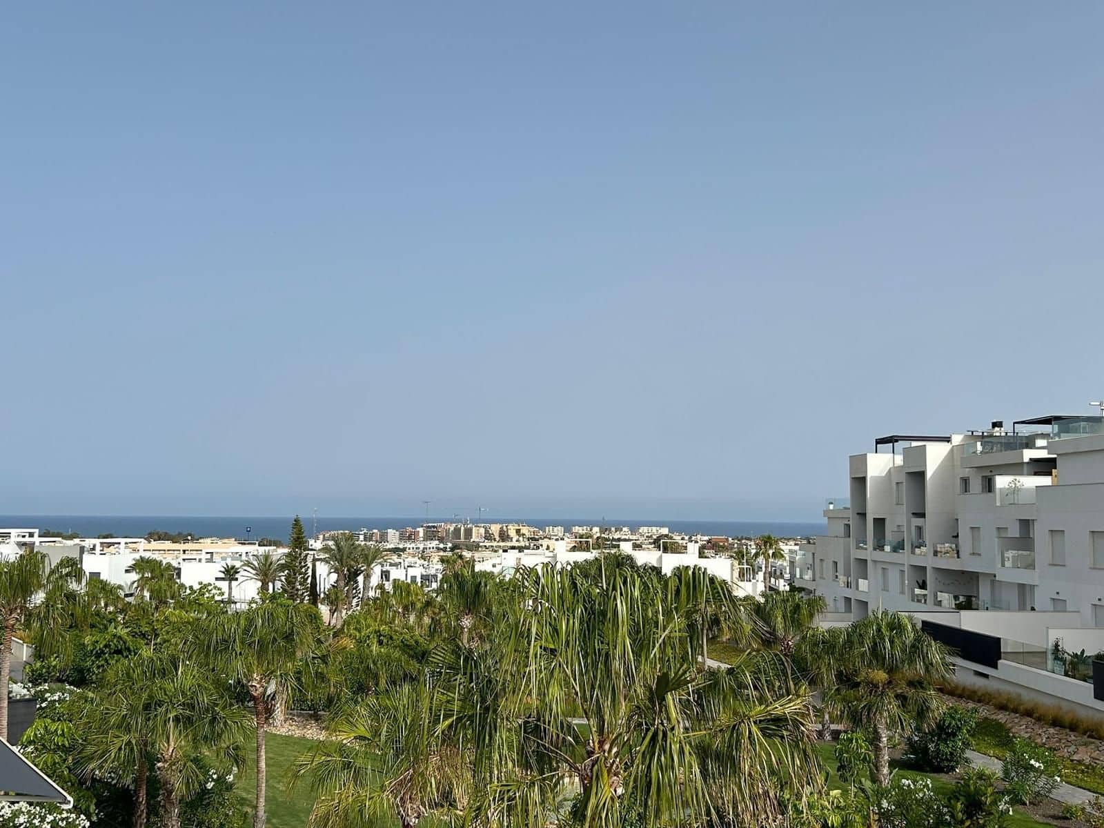 2 soverom Leilighet til leie i Torrevieja med svømmebasseng garasje - € 1 500 (Ref: 9378706)