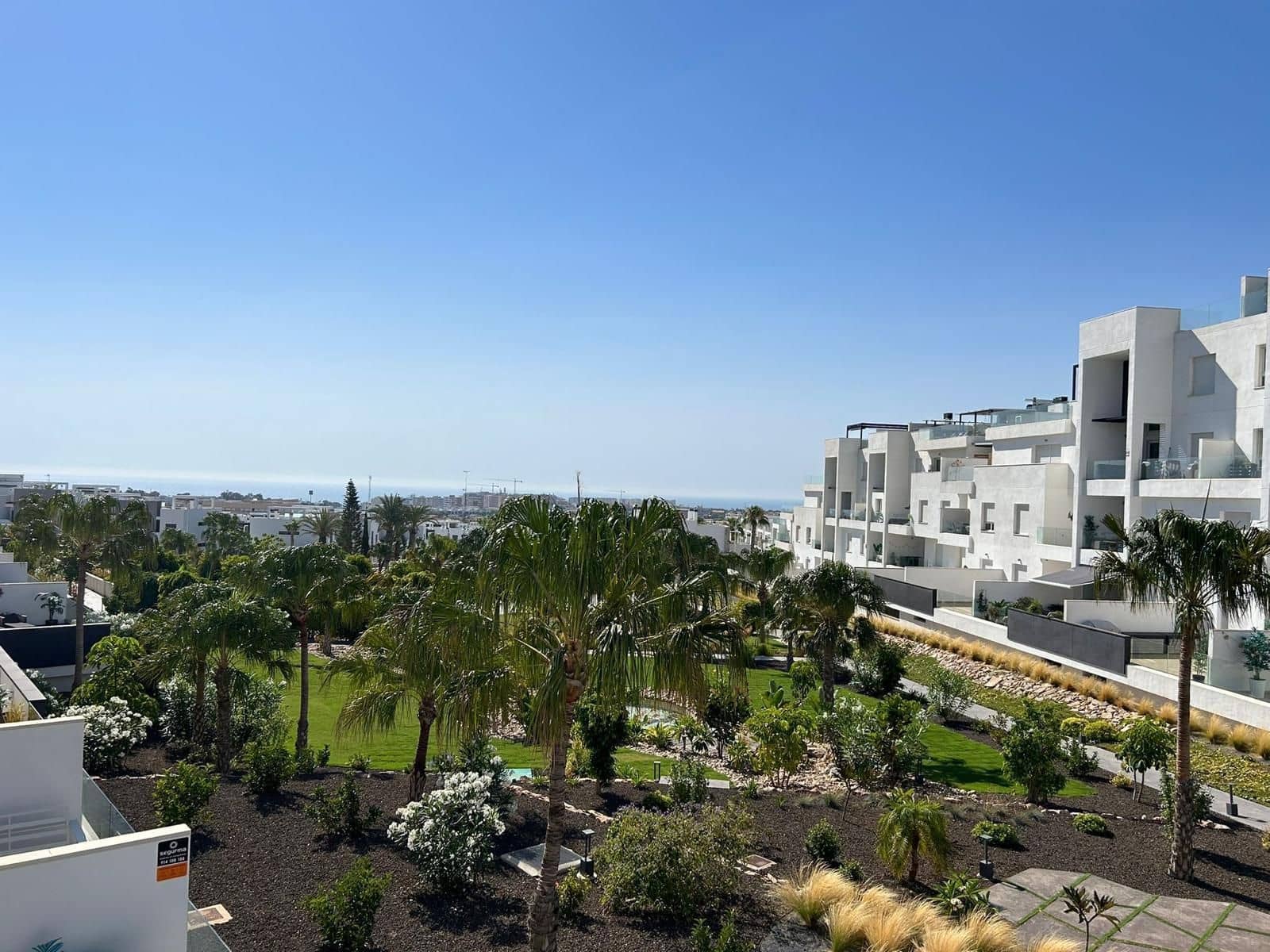 2 soverom Leilighet til leie i Torrevieja med svømmebasseng garasje - € 1 500 (Ref: 9378706)