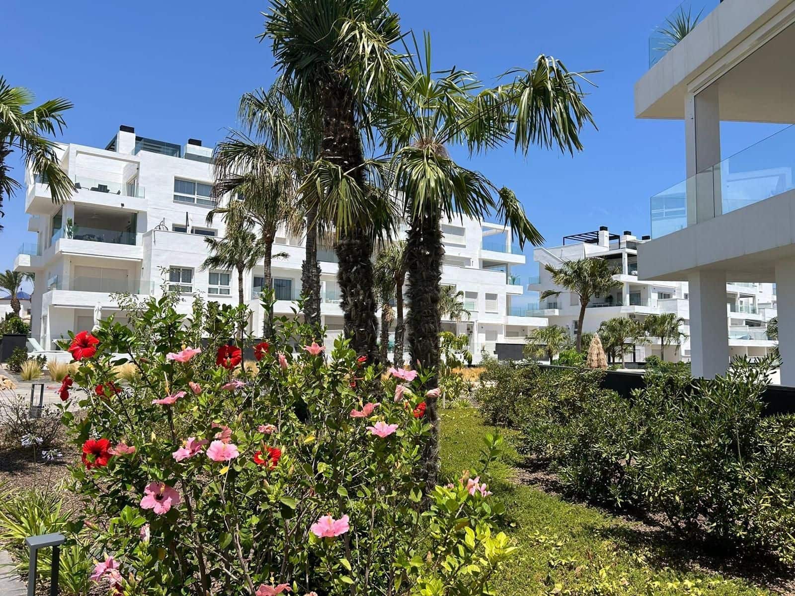 2 soverom Leilighet til leie i Torrevieja med svømmebasseng garasje - € 1 500 (Ref: 9378706)