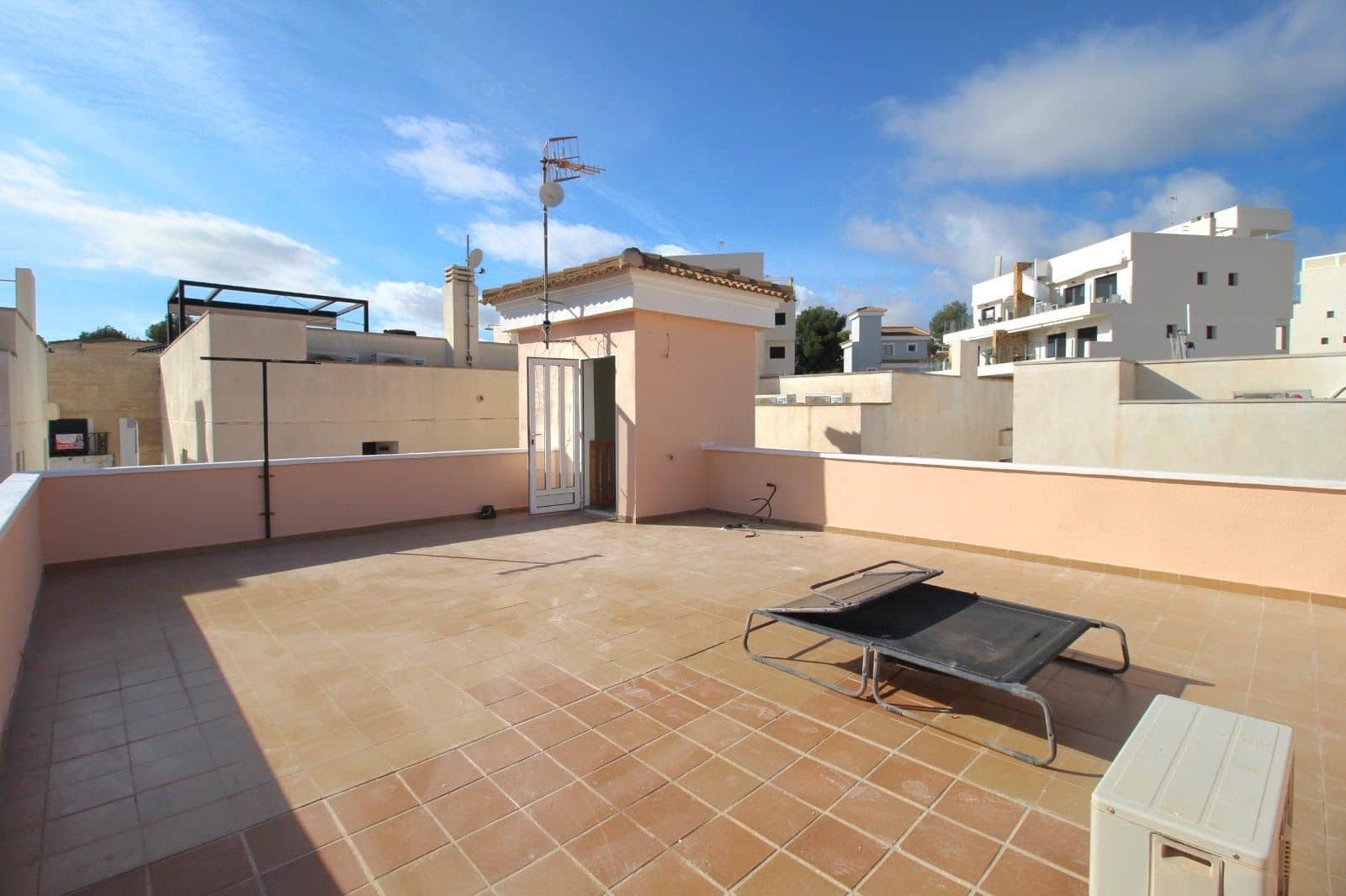 4 bedroom Villa for sale in Orihuela Costa with garage - € 285,000 (Ref: 9385096)