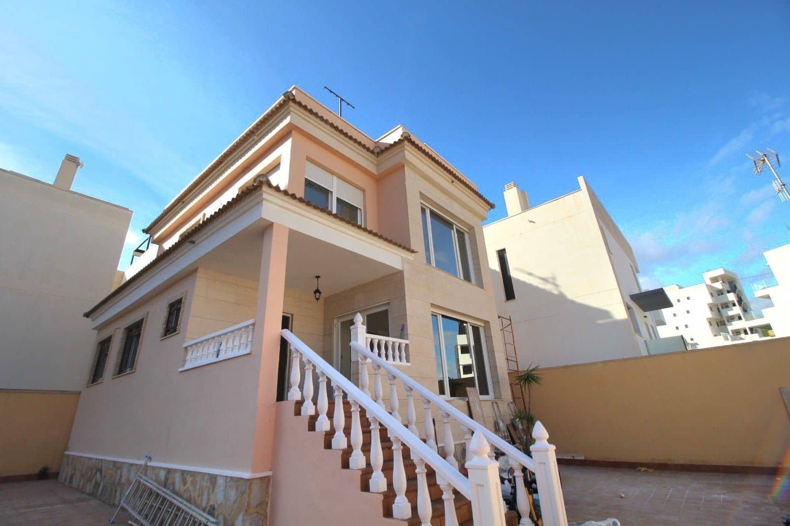 4 bedroom Villa for sale in Orihuela Costa with garage - € 285,000 (Ref: 9385096)