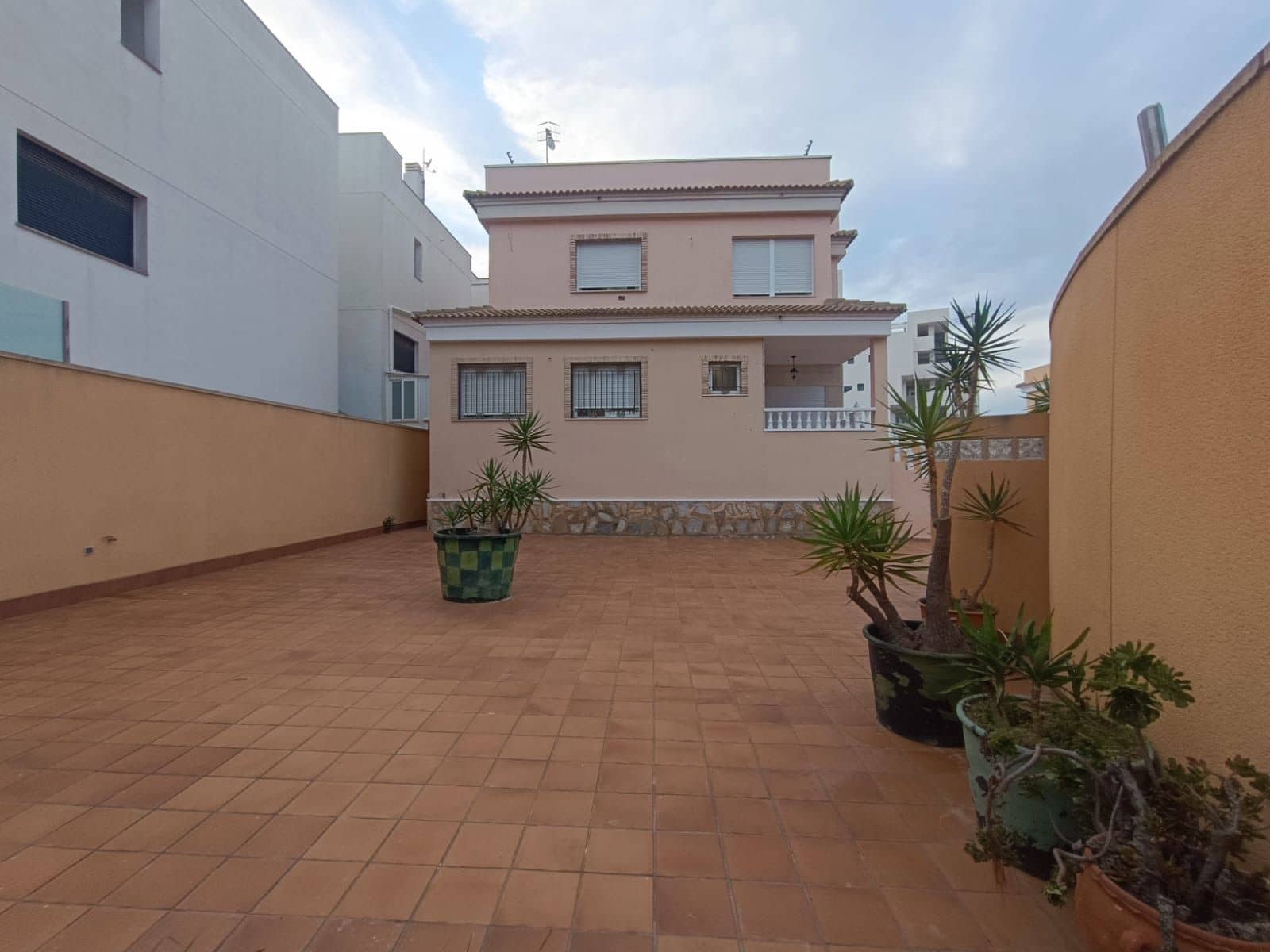 4 bedroom Villa for sale in Orihuela Costa with garage - € 285,000 (Ref: 9385096)