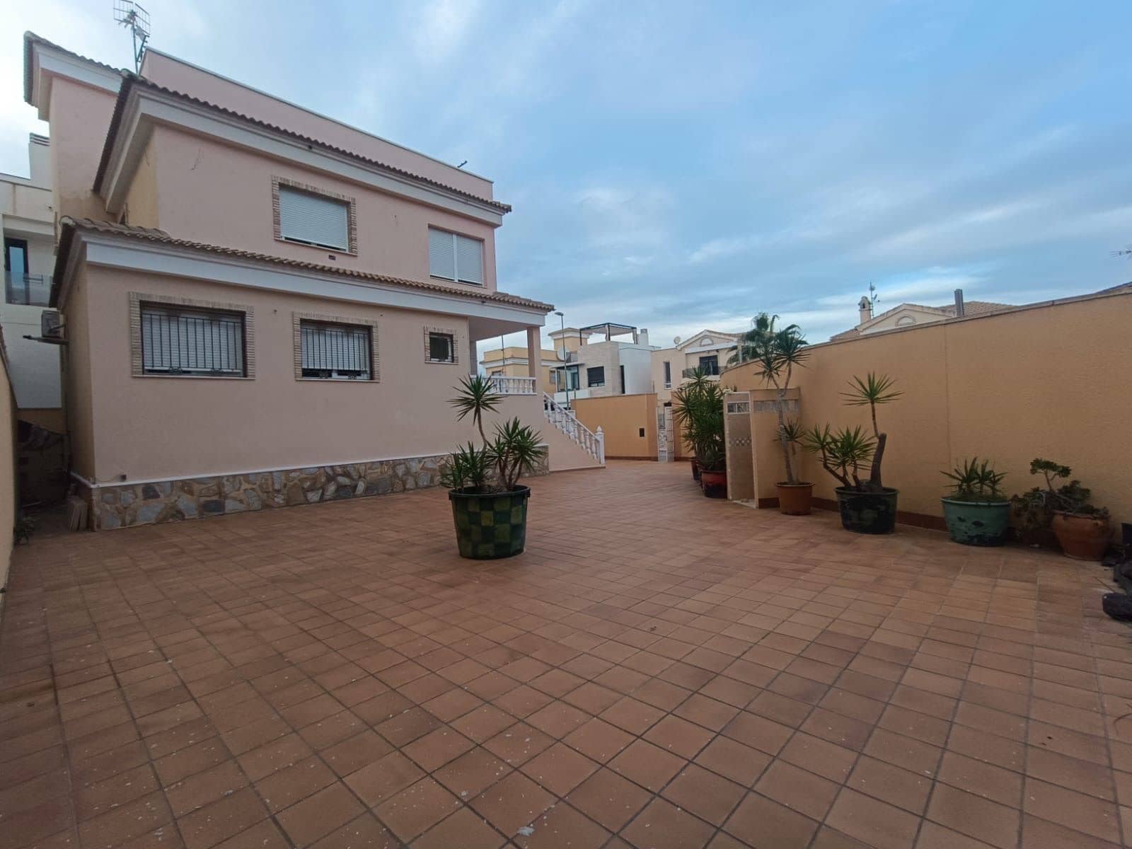 4 bedroom Villa for sale in Orihuela Costa with garage - € 285,000 (Ref: 9385096)