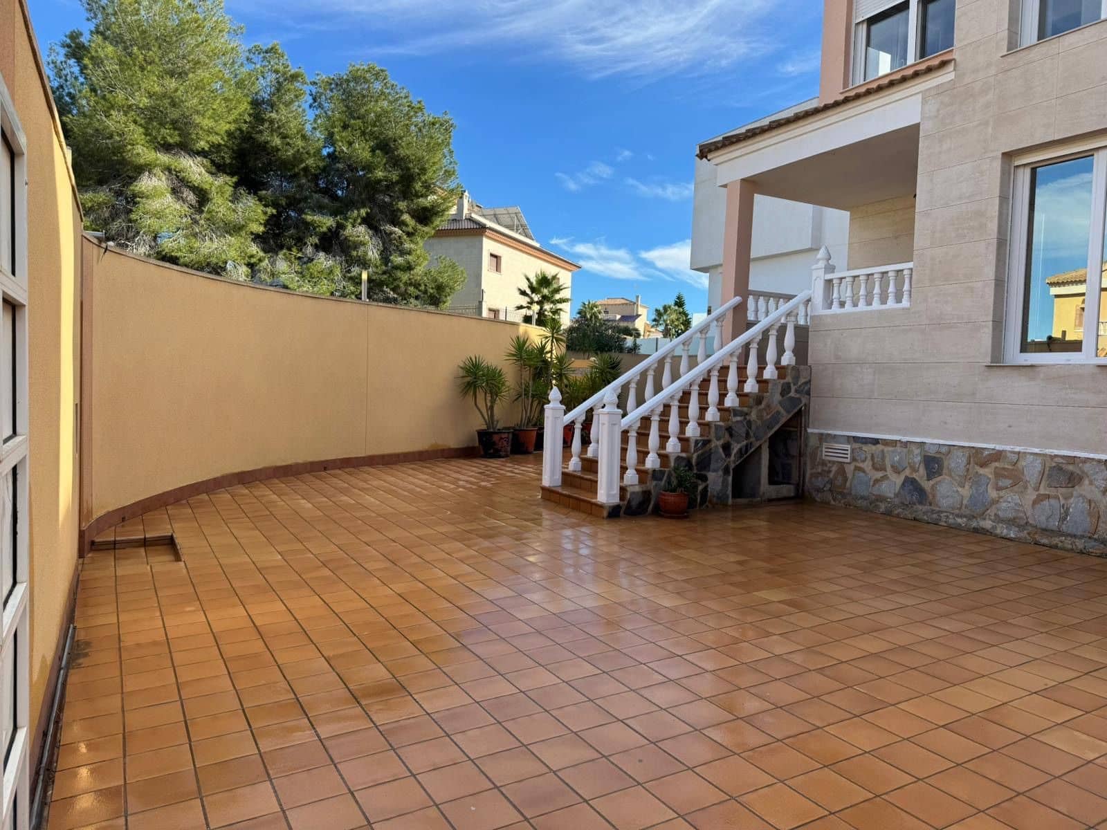 4 bedroom Villa for sale in Orihuela Costa with garage - € 285,000 (Ref: 9385096)