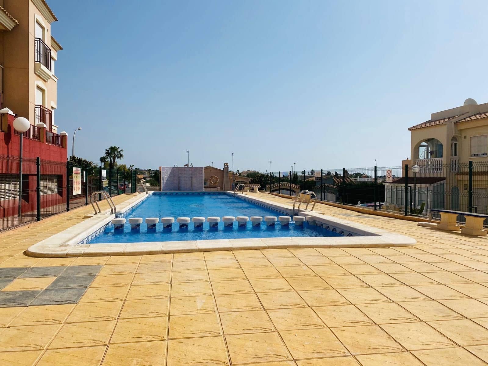 Bungalow de 2 chambres à louer à Orihuela Costa avec piscine - 800 € (Ref: 9409166)