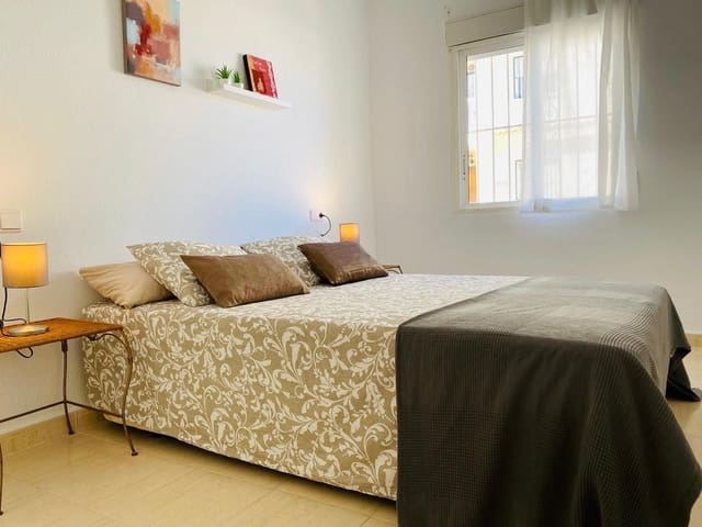 2 soverom Bungalow til leie i Orihuela Costa, Orihuela med svømmebasseng - € 800 (Ref: 9409166)