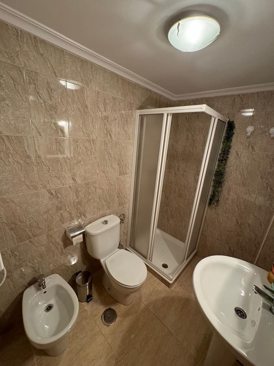 Appartement de 3 chambres à louer à Torrevieja - 1 000 € (Ref: 9409167)