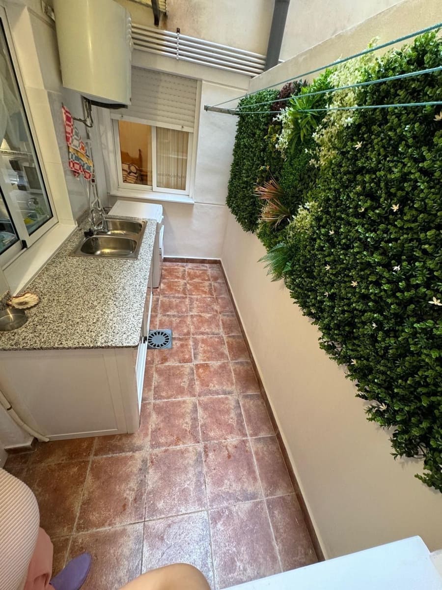 Appartement de 3 chambres à louer à Torrevieja - 1 000 € (Ref: 9409167)