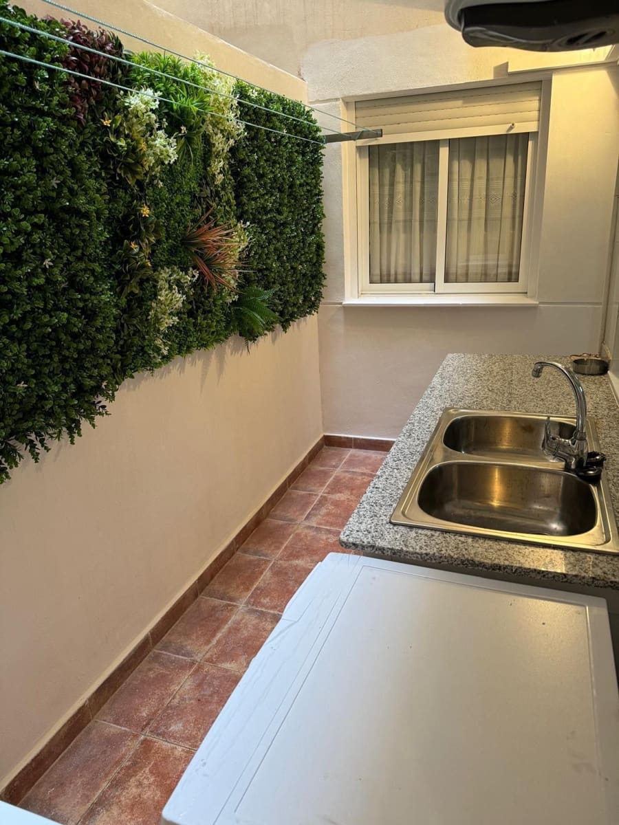 Appartement de 3 chambres à louer à Torrevieja - 1 000 € (Ref: 9409167)