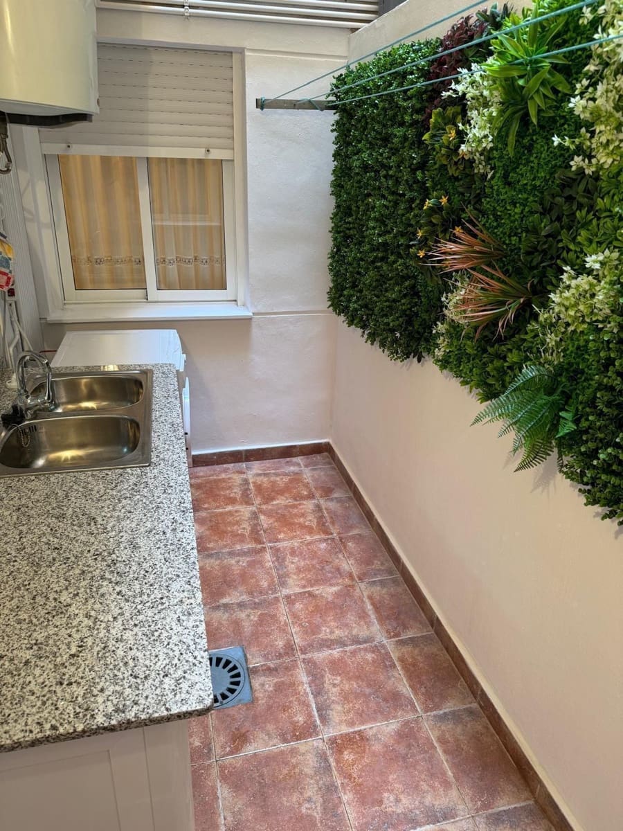 Appartement de 3 chambres à louer à Torrevieja - 1 000 € (Ref: 9409167)