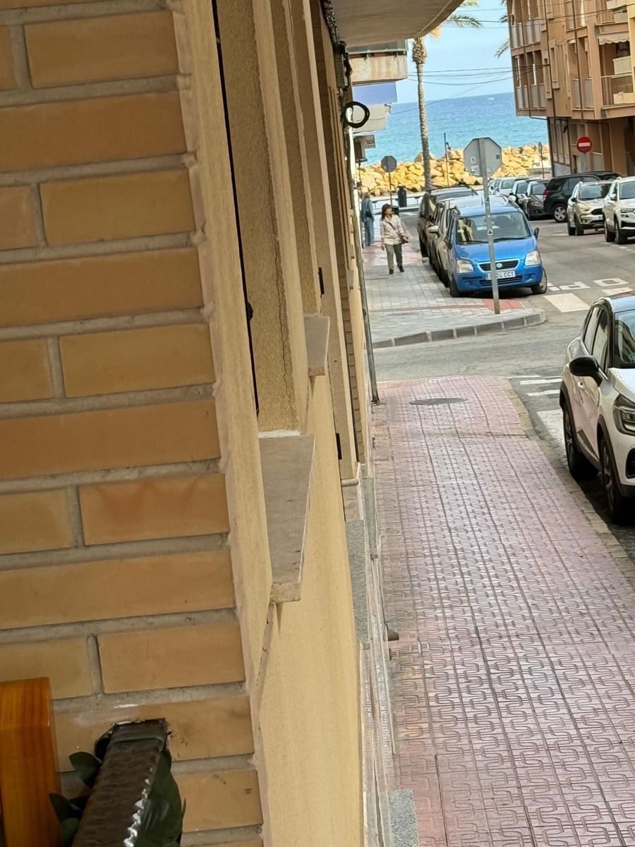 Appartement de 3 chambres à louer à Torrevieja - 1 000 € (Ref: 9409167)