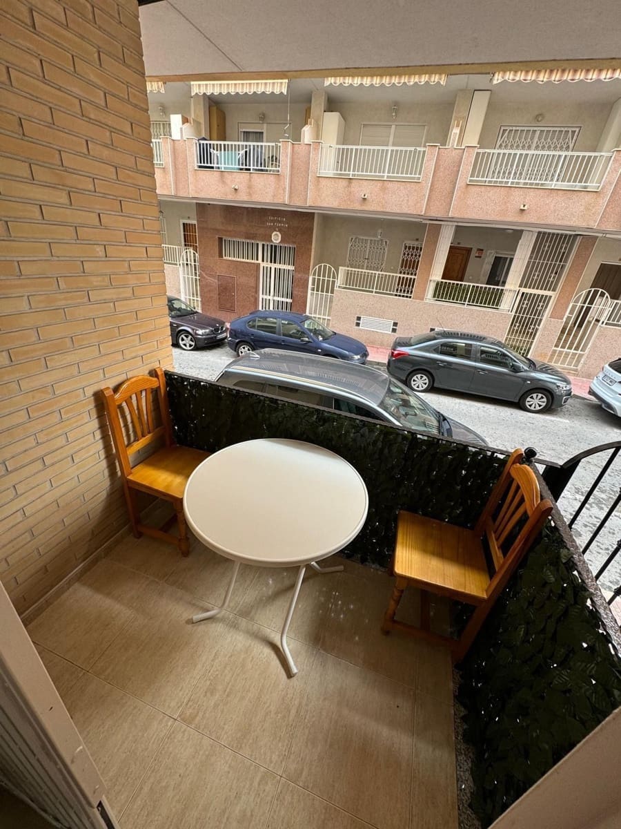 Appartement de 3 chambres à louer à Torrevieja - 1 000 € (Ref: 9409167)