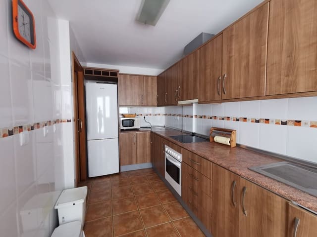 4 bedroom Semi-detached Villa for rent in Pilar de la Horadada - € 1,250 (Ref: 9409172)