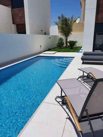 4 bedroom Villa for rent in Pilar de la Horadada with pool garage - € 2,350 (Ref: 9409175)
