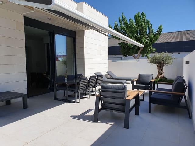 4 bedroom Villa for rent in Pilar de la Horadada with pool garage - € 2,350 (Ref: 9409175)