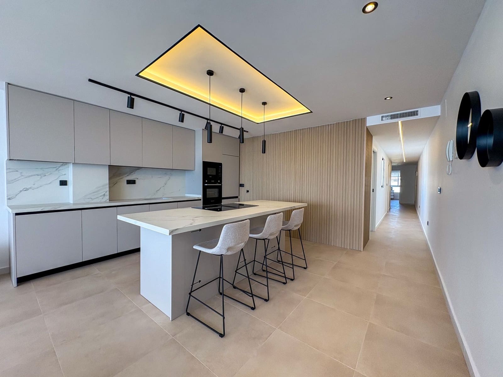 3 soverom Penthouse til leie i Torrevieja med garasje - € 2 000 (Ref: 9409176)