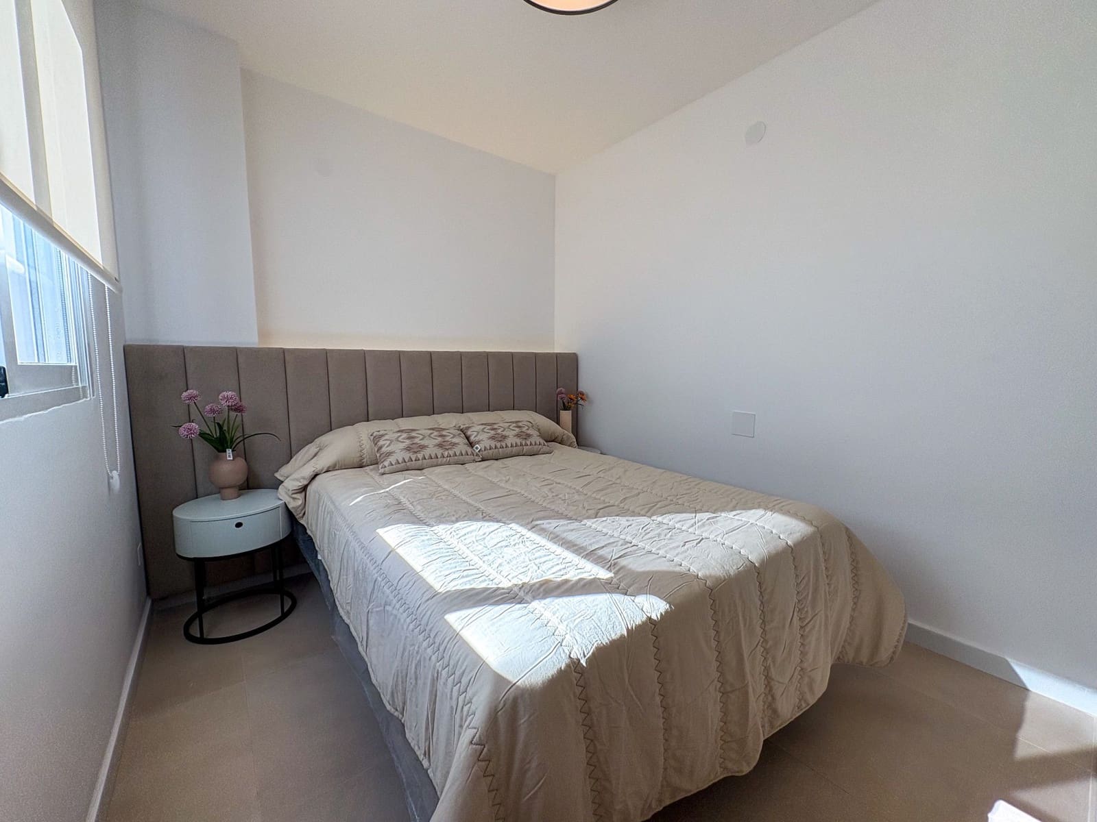 3 soverom Penthouse til leie i Torrevieja med garasje - € 2 000 (Ref: 9409176)