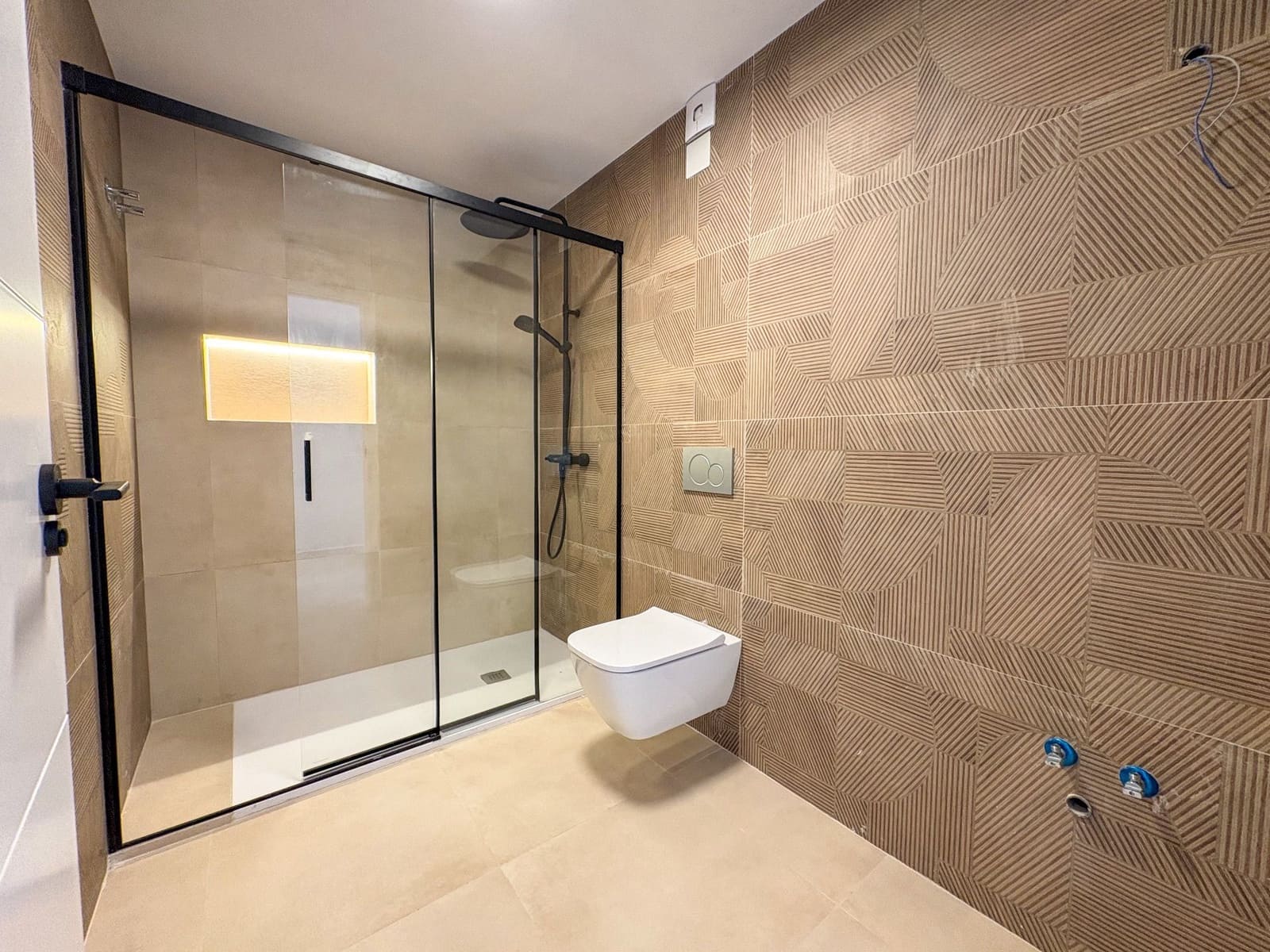 3 soverom Penthouse til leie i Torrevieja med garasje - € 2 000 (Ref: 9409176)