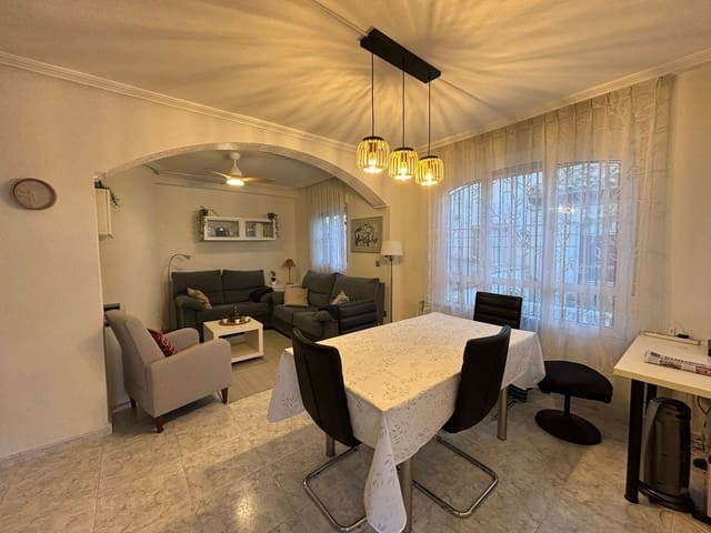 2 makuuhuone Huvila vuokrattavana paikassa Cabo Roig, Orihuela mukana uima-altaan 
autotalli - 1 050 € (Ref: 9413586)