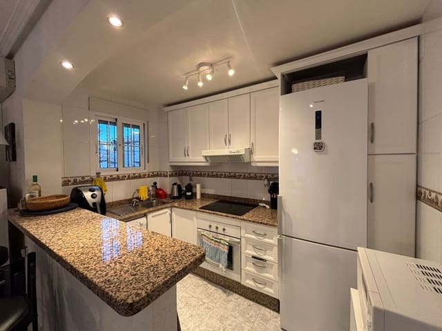 2 makuuhuone Huvila vuokrattavana paikassa Cabo Roig, Orihuela mukana uima-altaan 
autotalli - 1 050 € (Ref: 9413586)