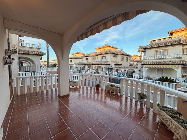 2 makuuhuone Huvila vuokrattavana paikassa Cabo Roig, Orihuela mukana uima-altaan 
autotalli - 1 050 € (Ref: 9413586)