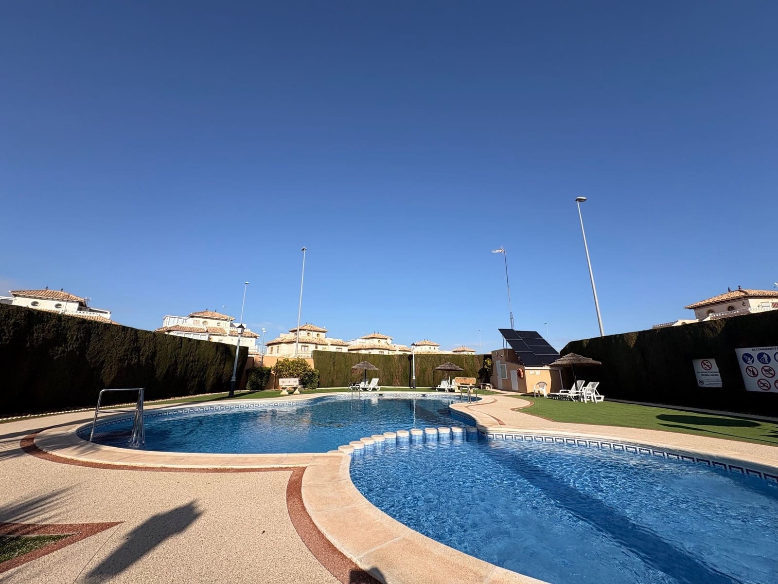 2 makuuhuone Huvila vuokrattavana paikassa Cabo Roig mukana uima-altaan 
autotalli - 1 050 € (Ref: 9413586)