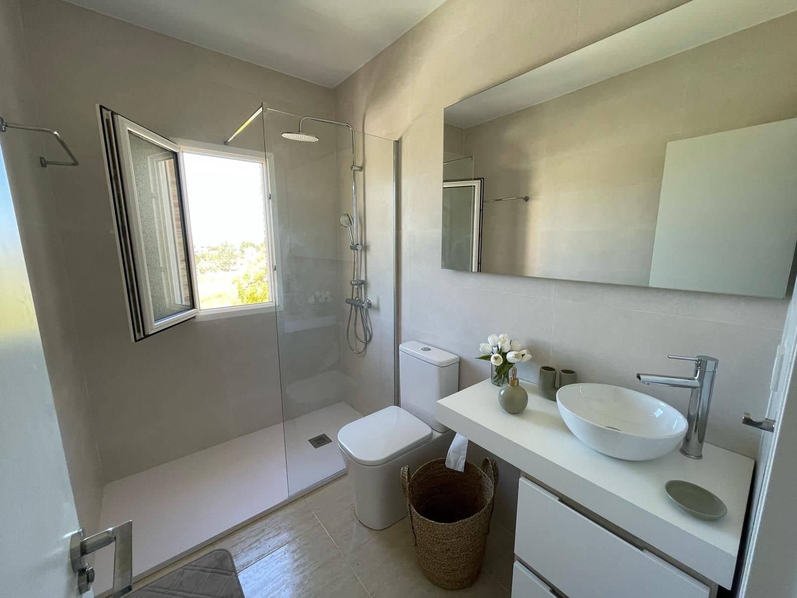 2 soverom Villa til leie i Orihuela Costa med svømmebasseng garasje - € 1 500 (Ref: 9413587)