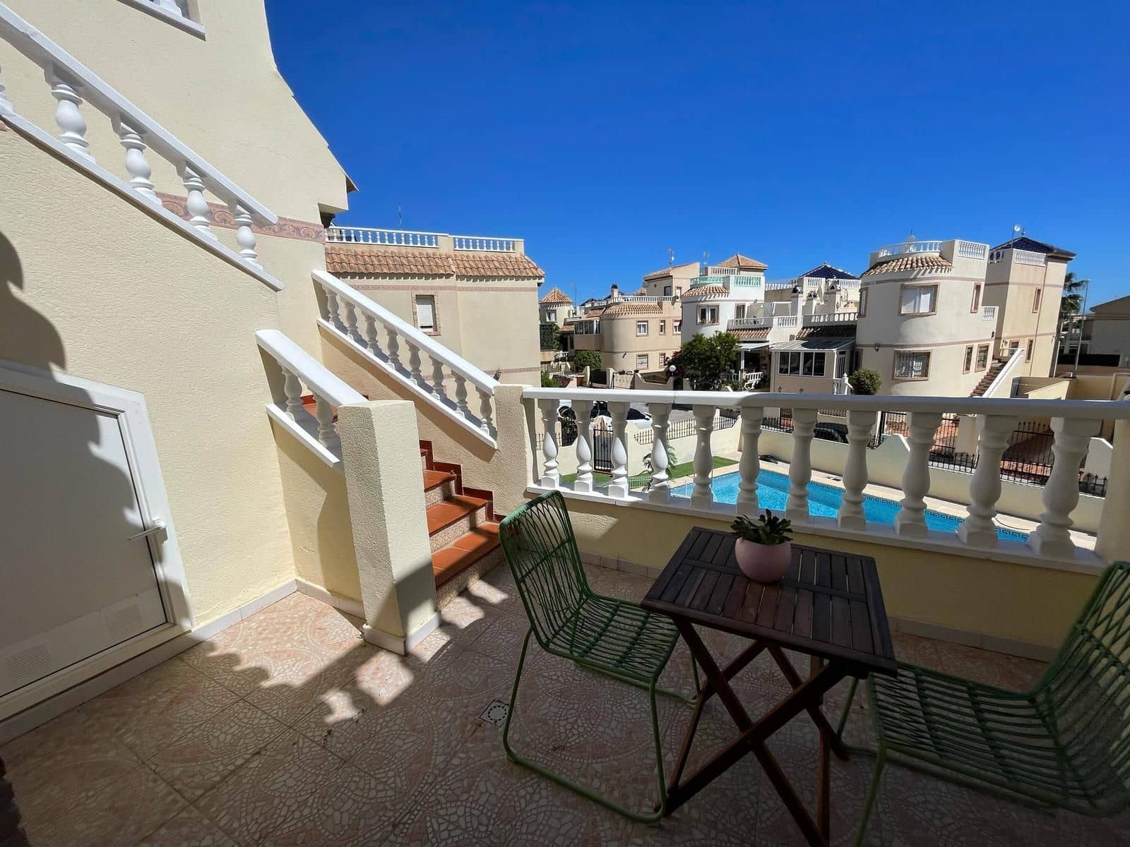 2 soverom Villa til leie i Orihuela Costa med svømmebasseng garasje - € 1 500 (Ref: 9413587)