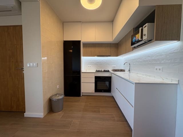 2 soverom Leilighet til leie i Torrevieja - € 850 (Ref: 9418946)