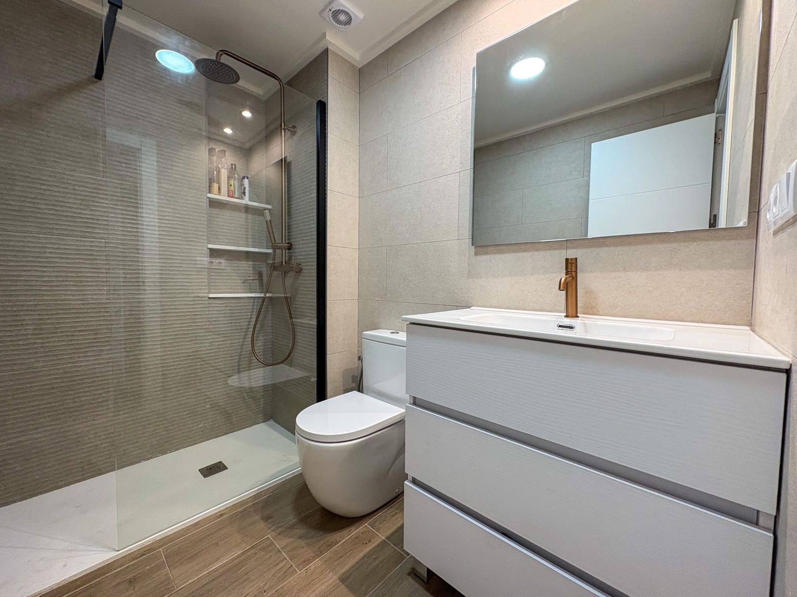 2 soverom Leilighet til leie i Torrevieja - € 850 (Ref: 9418946)