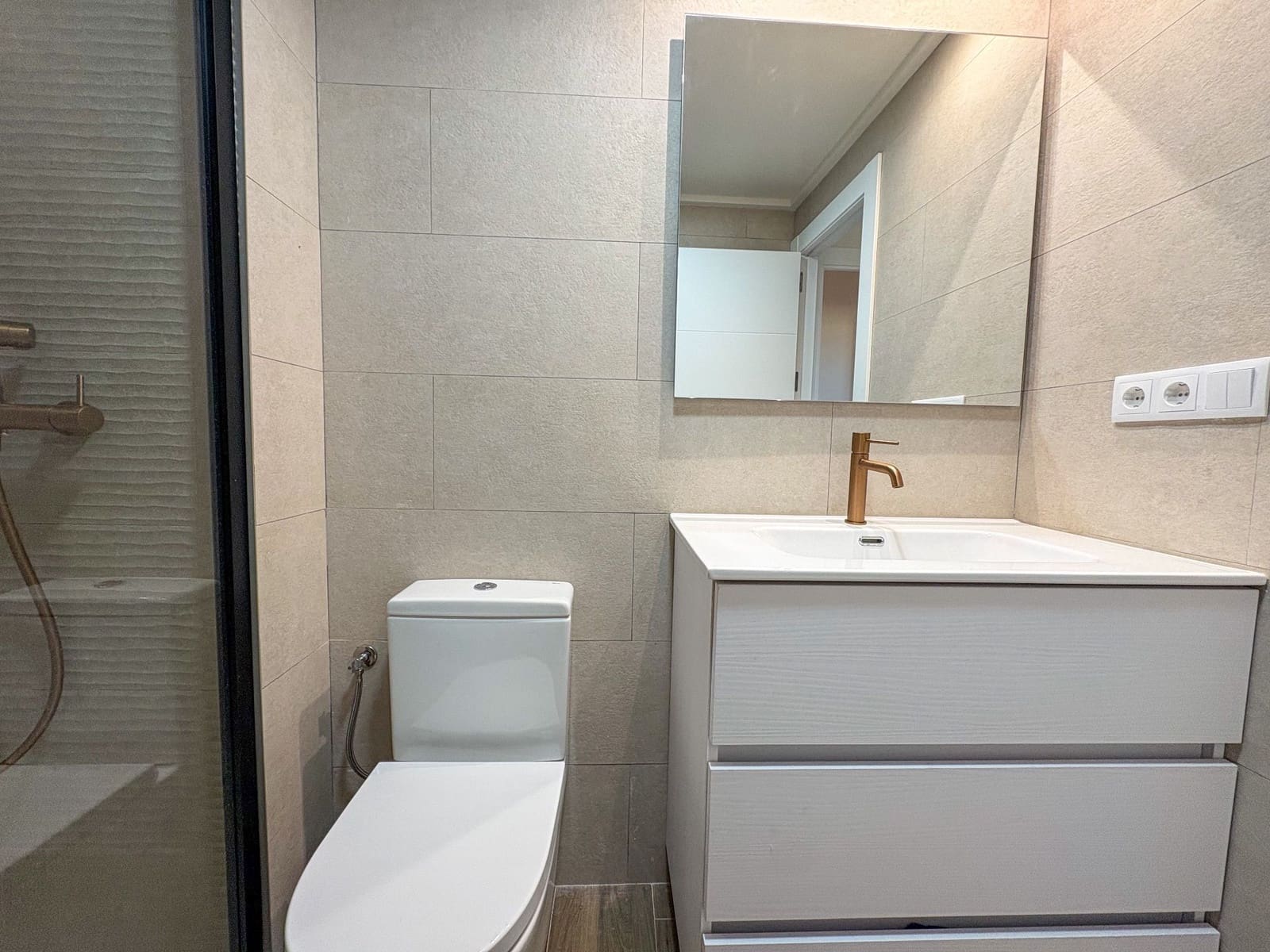 2 soverom Leilighet til leie i Torrevieja - € 850 (Ref: 9418946)