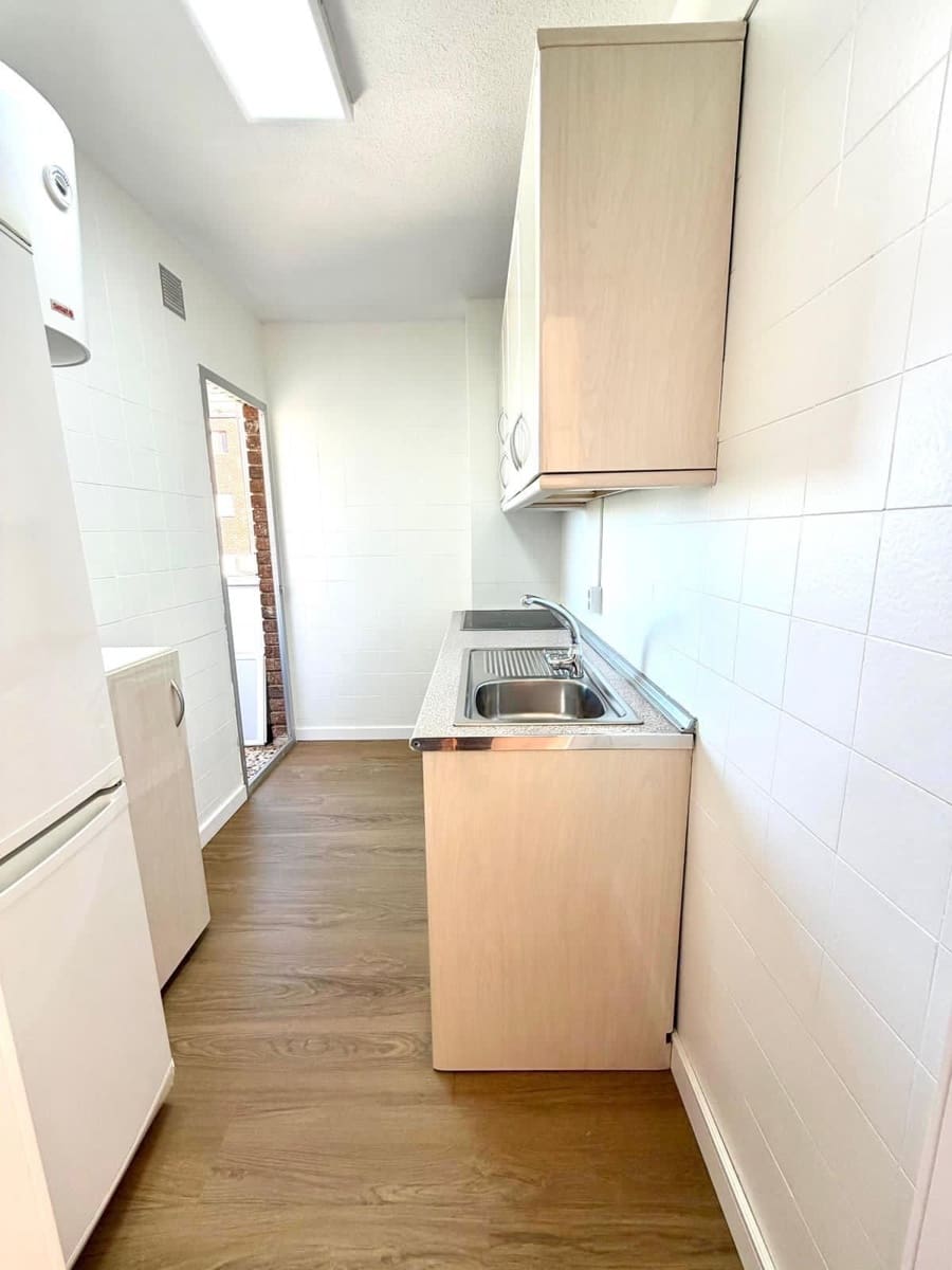 2 soverom Leilighet til leie i Torrevieja med svømmebasseng garasje - € 850 (Ref: 9421837)