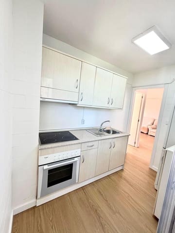 2 soveværelse Lejlighed til leje i Torrevieja med swimmingpool garage - € 850 (Ref: 9421837)