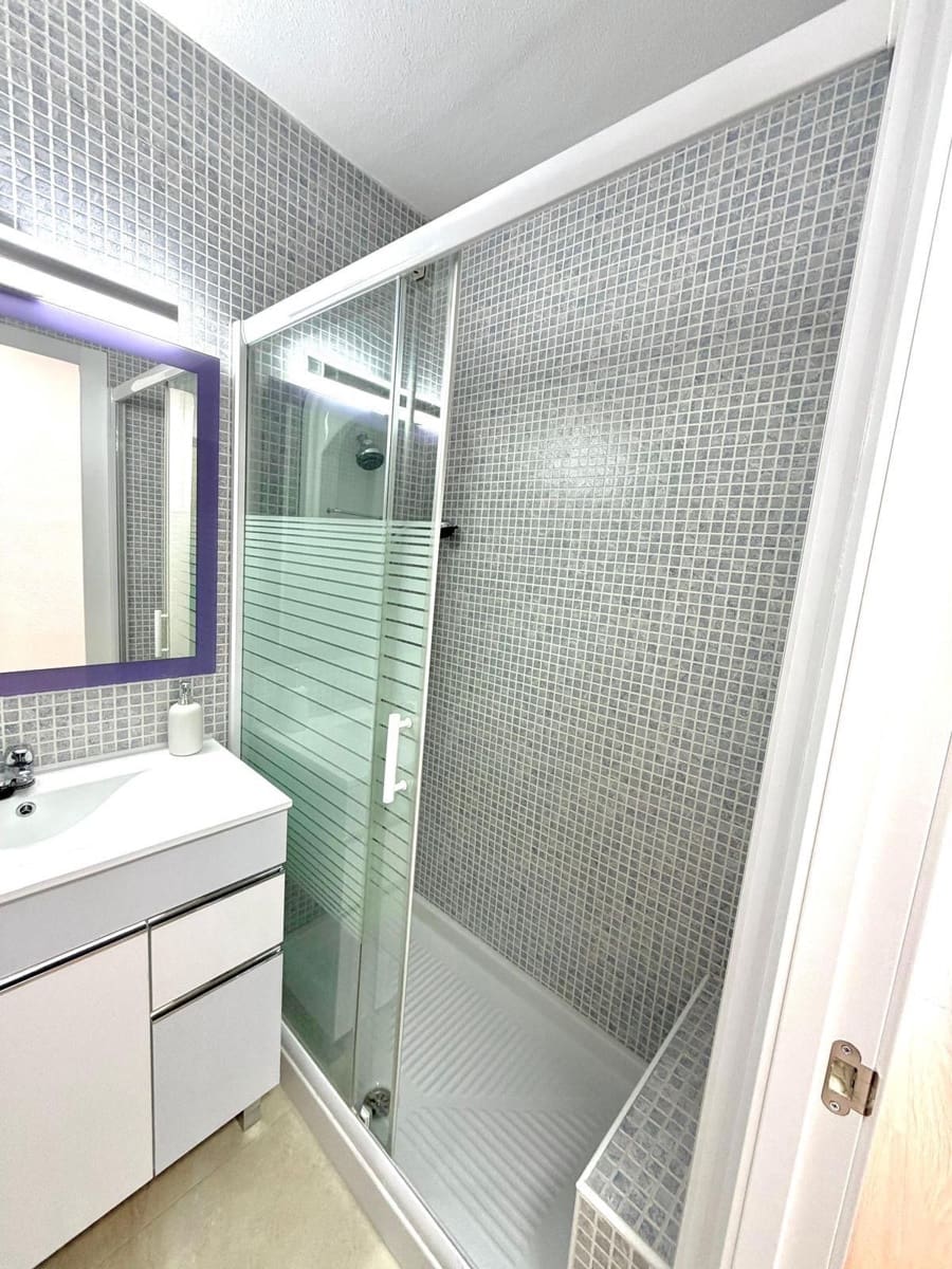 2 soverom Leilighet til leie i Torrevieja med svømmebasseng garasje - € 850 (Ref: 9421837)