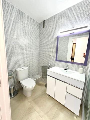 2 soveværelse Lejlighed til leje i Torrevieja med swimmingpool garage - € 850 (Ref: 9421837)