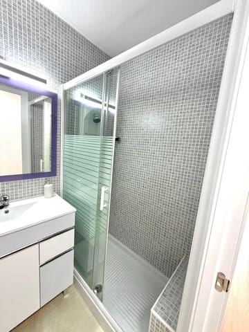 2 soveværelse Lejlighed til leje i Torrevieja med swimmingpool garage - € 850 (Ref: 9421837)