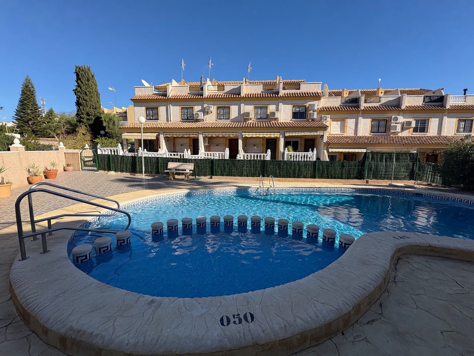 2 bedroom Bungalow for rent in Algorfa with pool garage - € 650 (Ref: 9424265)