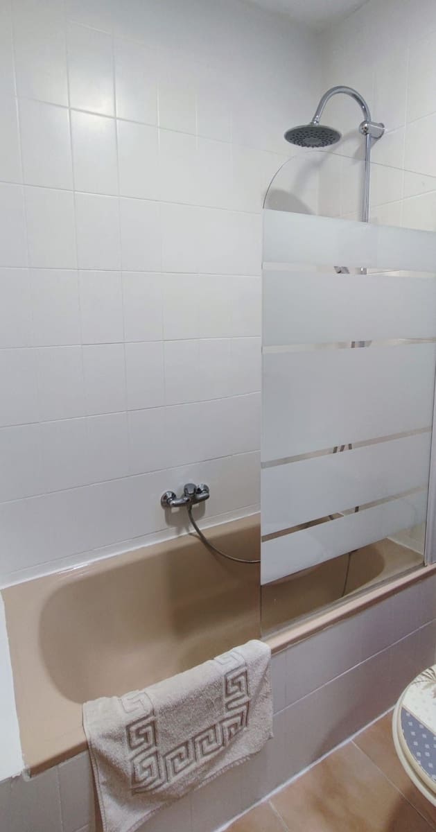 2 slaapkamer Huis te huur in Torrevieja met zwembad - € 800 (Ref: 9426863)