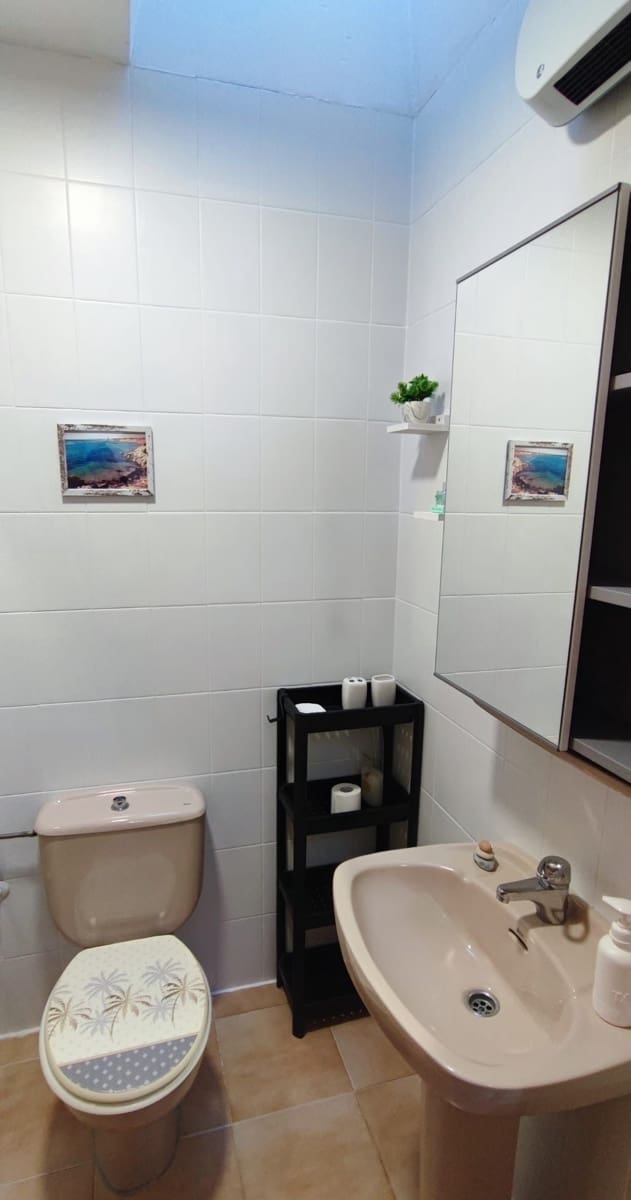 2 slaapkamer Huis te huur in Torrevieja met zwembad - € 800 (Ref: 9426863)