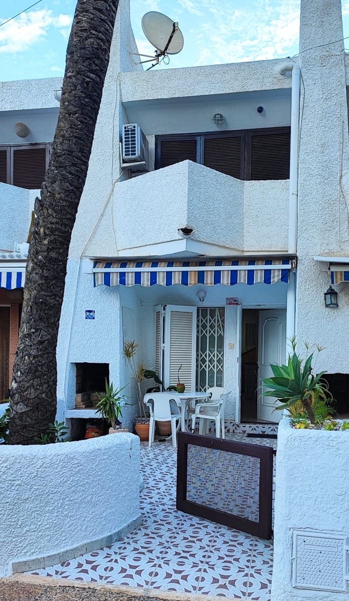 2 slaapkamer Huis te huur in Torrevieja met zwembad - € 800 (Ref: 9426863)