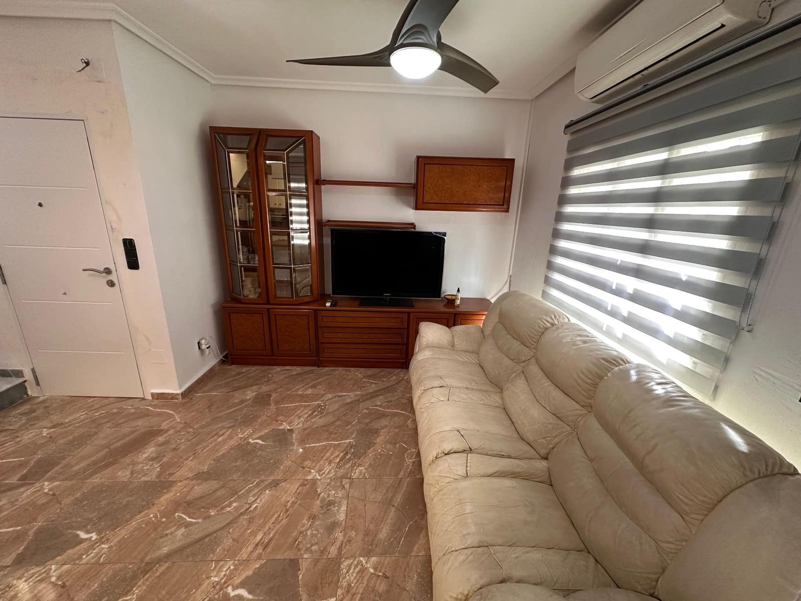 3 quarto Moradia para arrendar em Orihuela Costa com piscina garagem - 900 € (Ref: 9430767)