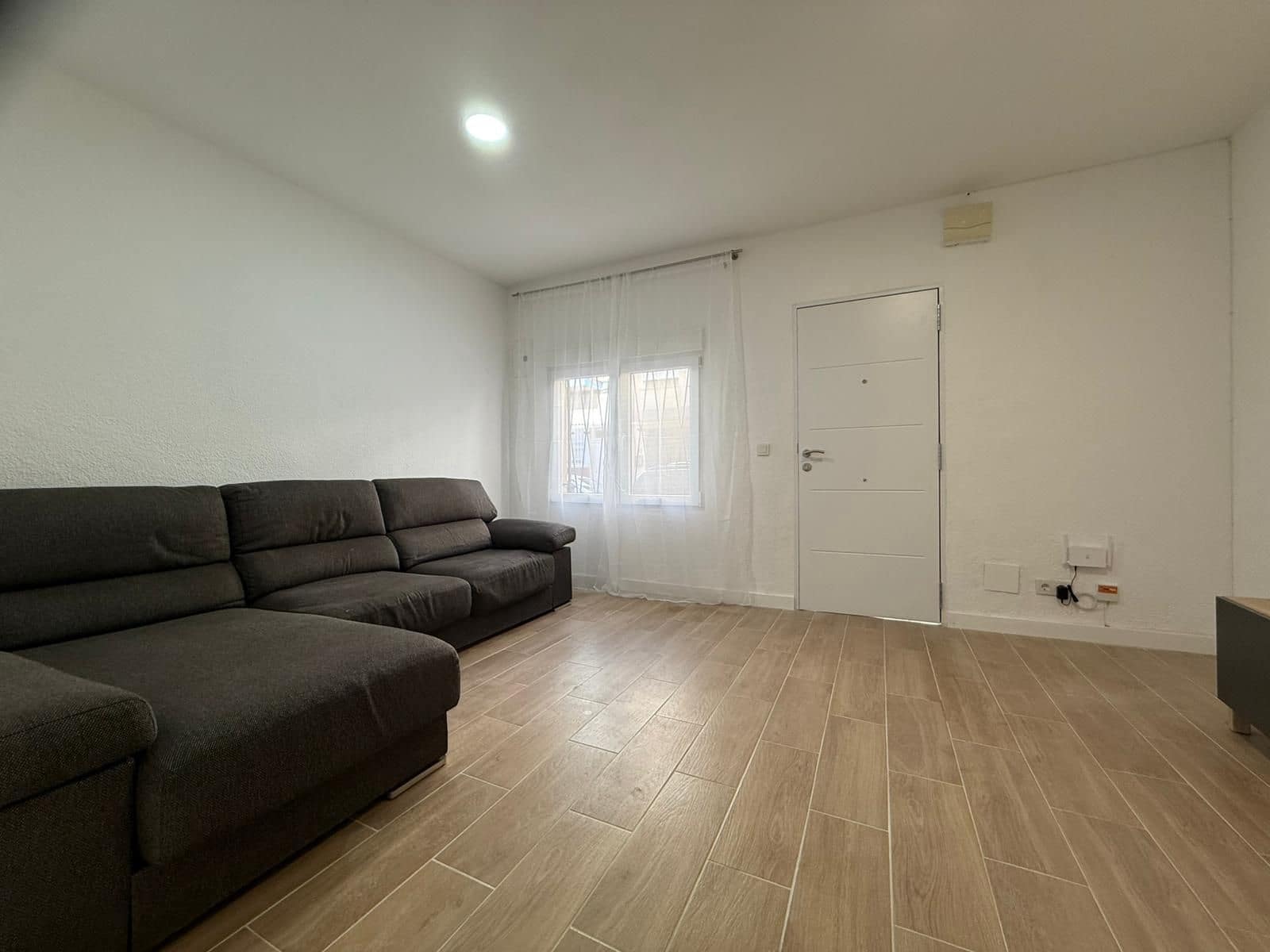 1 quarto Casa em Banda para arrendar em Torrevieja - 700 € (Ref: 9430768)