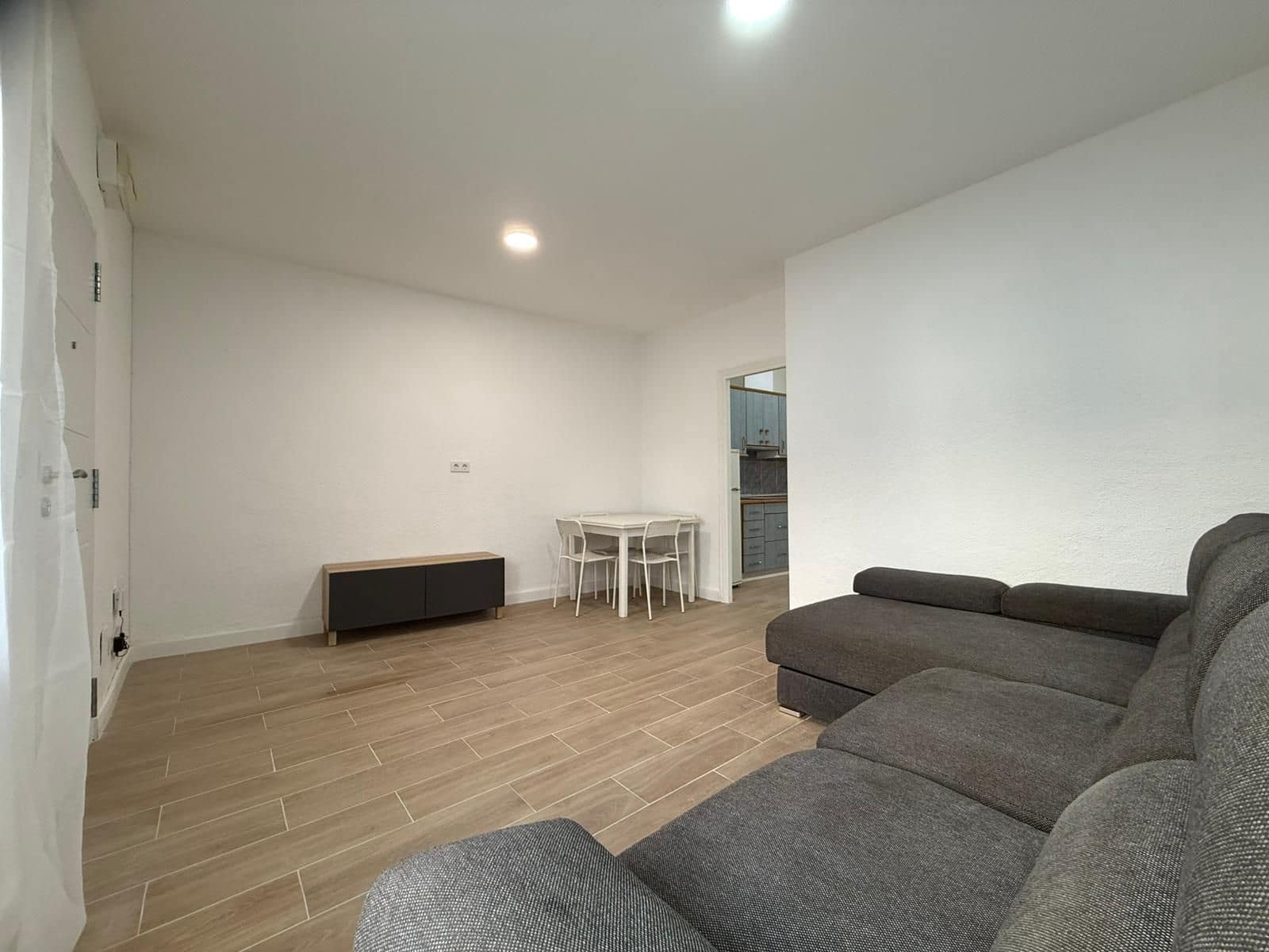 1 quarto Casa em Banda para arrendar em Torrevieja - 700 € (Ref: 9430768)