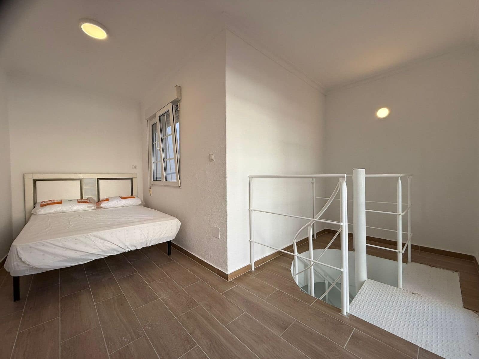 1 quarto Casa em Banda para arrendar em Torrevieja - 700 € (Ref: 9430768)