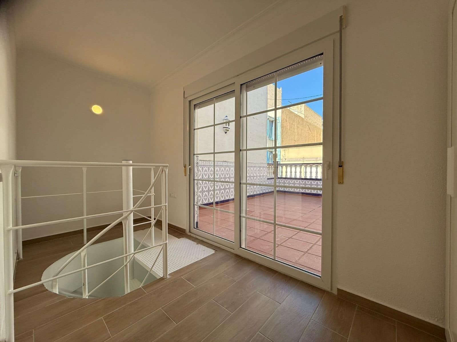 1 quarto Casa em Banda para arrendar em Torrevieja - 700 € (Ref: 9430768)