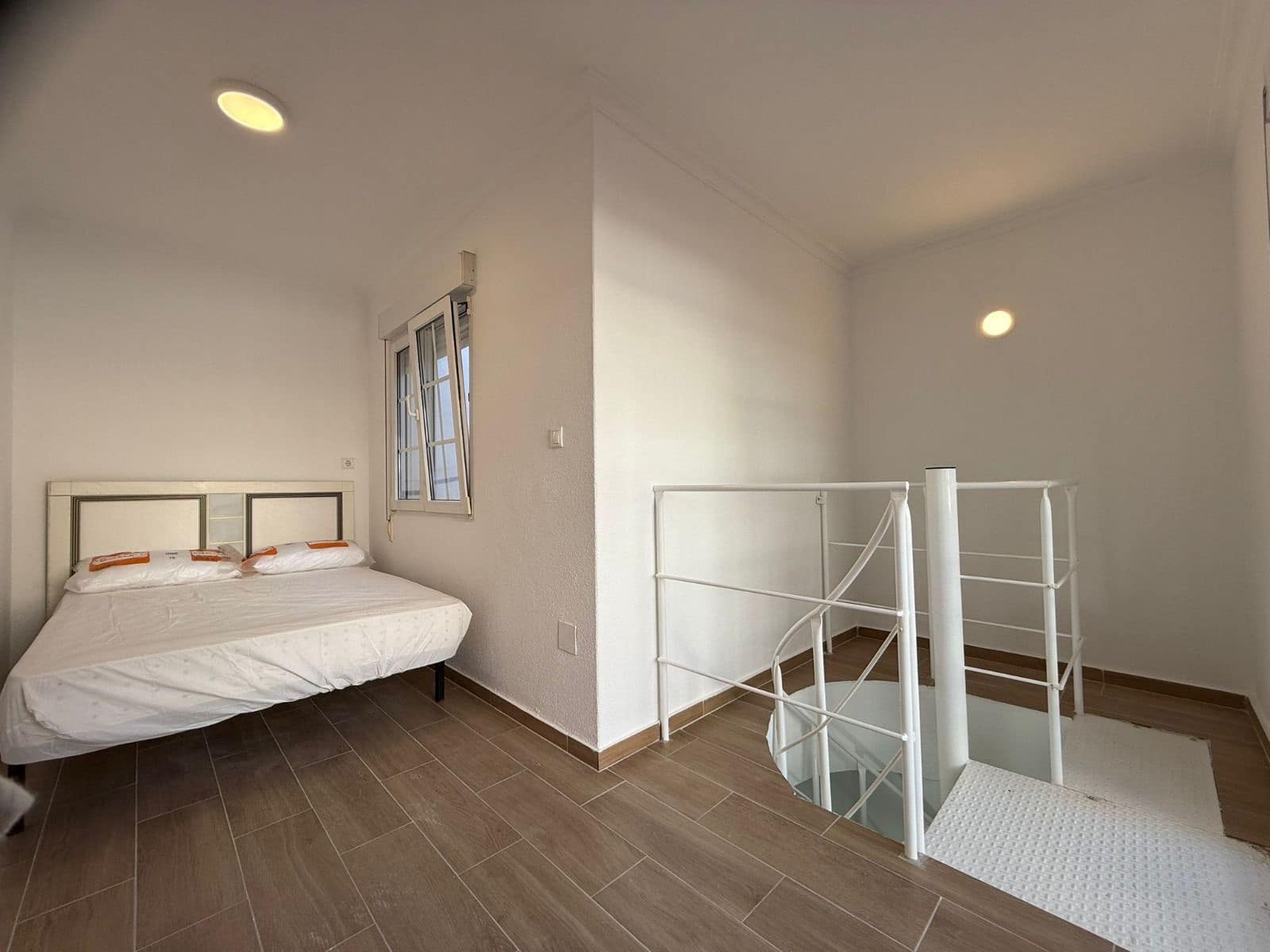 1 quarto Casa em Banda para arrendar em Torrevieja - 700 € (Ref: 9430768)