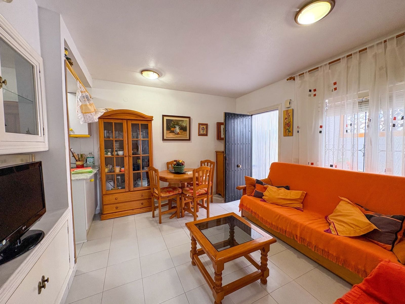 2 soveværelse Semi-Rækkehus til leje i Torrevieja med swimmingpool - € 700 (Ref: 9433030)