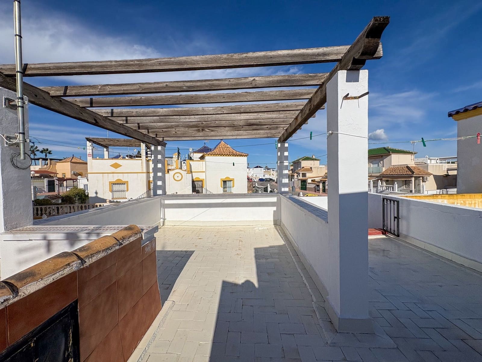2 soveværelse Semi-Rækkehus til leje i Torrevieja med swimmingpool - € 700 (Ref: 9433030)