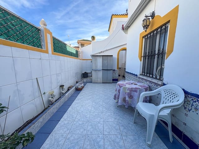 2 soveværelse Semi-Rækkehus til leje i Torrevieja med swimmingpool - € 700 (Ref: 9433030)